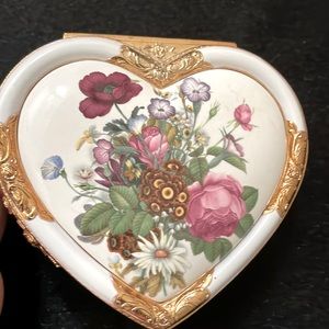 Vintage Collectibles Classic Musical Jewelry Box 4” X 4”